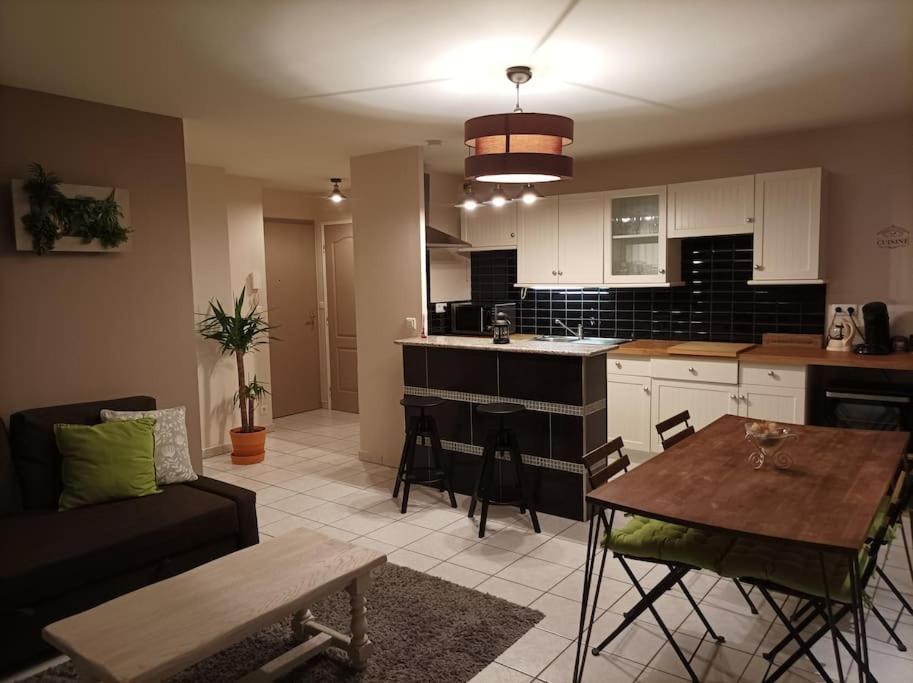 Ecully, Appartement Au Calme De 50M². Bagian luar foto